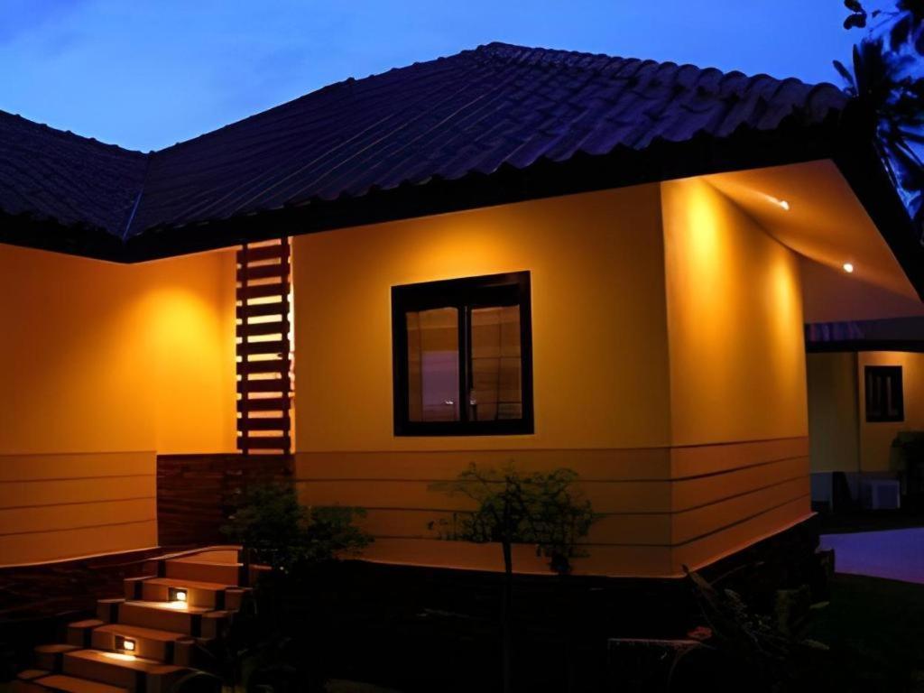 Tanisa Resort Чумфон Екстериор снимка