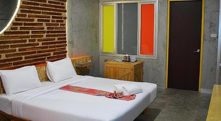 Tanisa Resort Чумфон Екстериор снимка