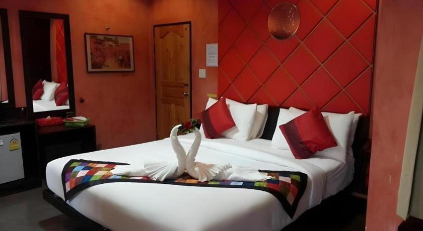 Tanisa Resort Чумфон Екстериор снимка
