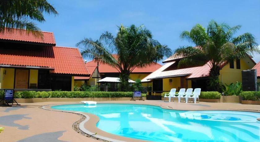 Tanisa Resort Чумфон Екстериор снимка