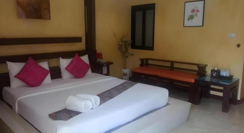 Tanisa Resort Чумфон Екстериор снимка