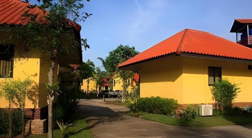 Tanisa Resort Чумфон Екстериор снимка
