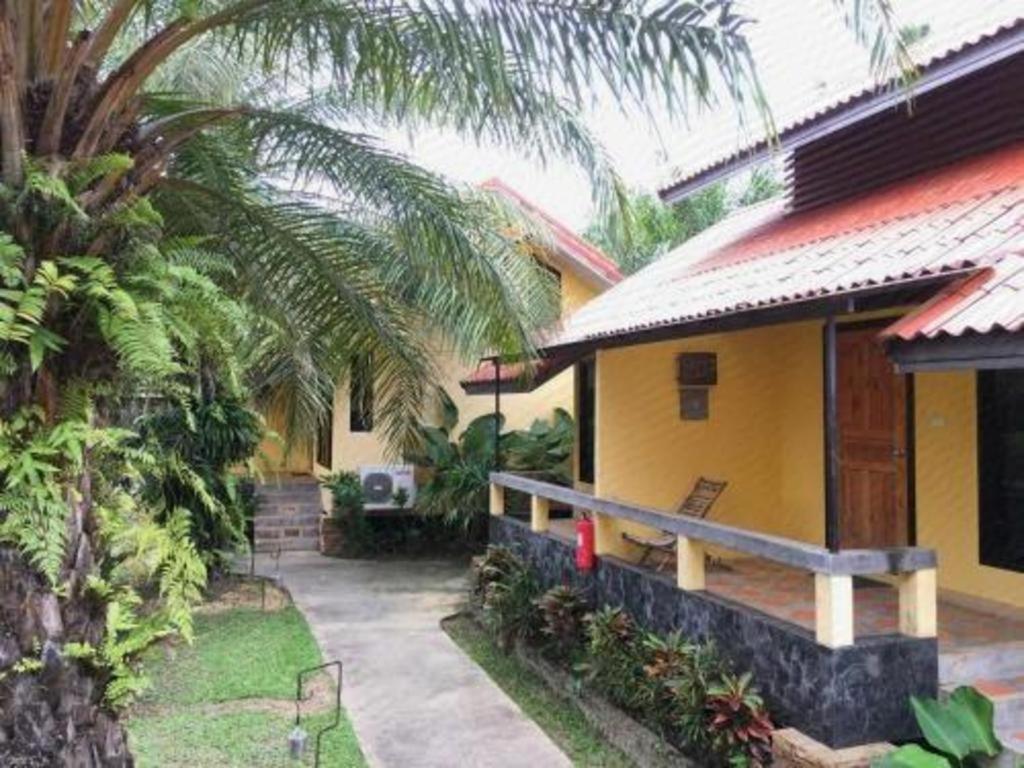 Tanisa Resort Чумфон Екстериор снимка