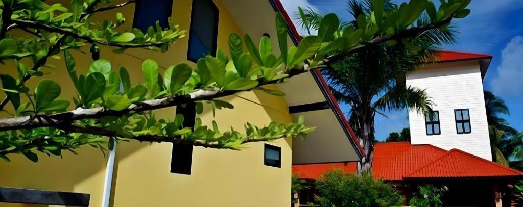 Tanisa Resort Чумфон Екстериор снимка
