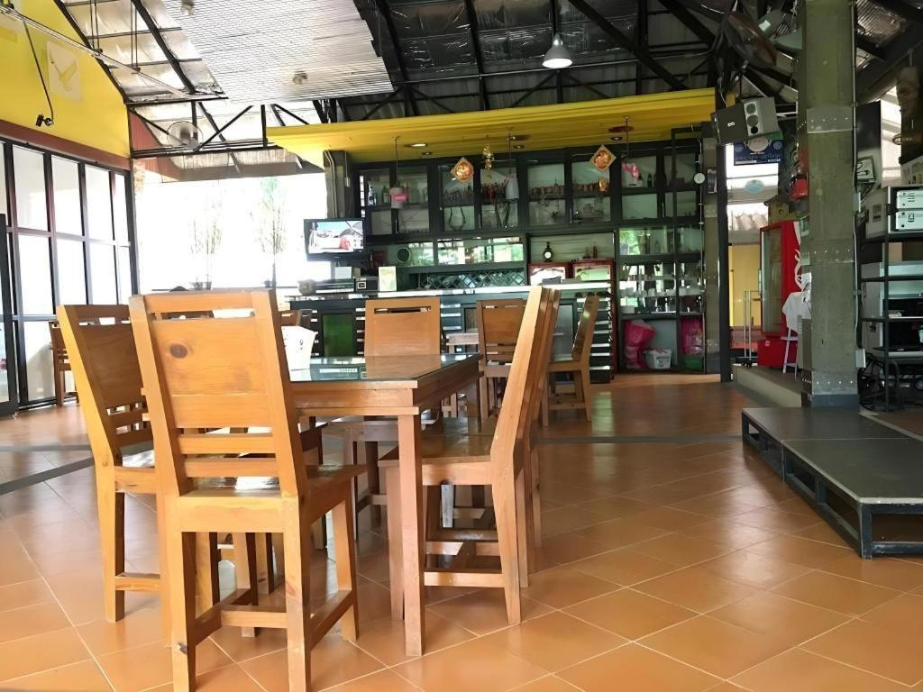 Tanisa Resort Чумфон Екстериор снимка